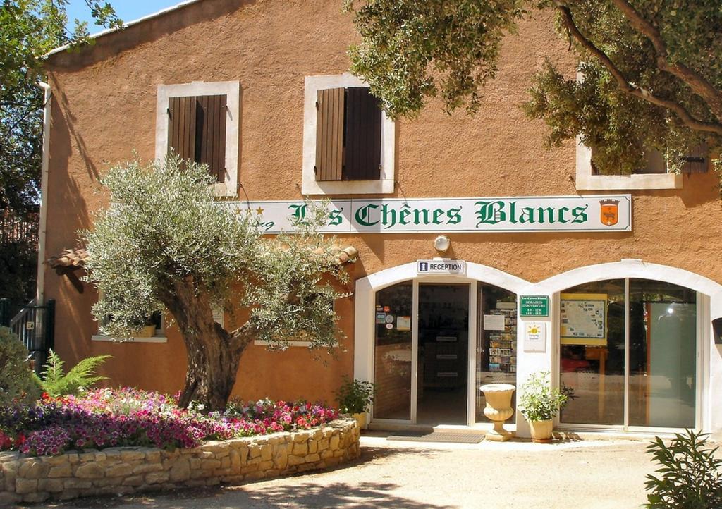 Готель Domaine Les Chenes Blancs Сен-Сатюрнен-д'Апт Екстер'єр фото